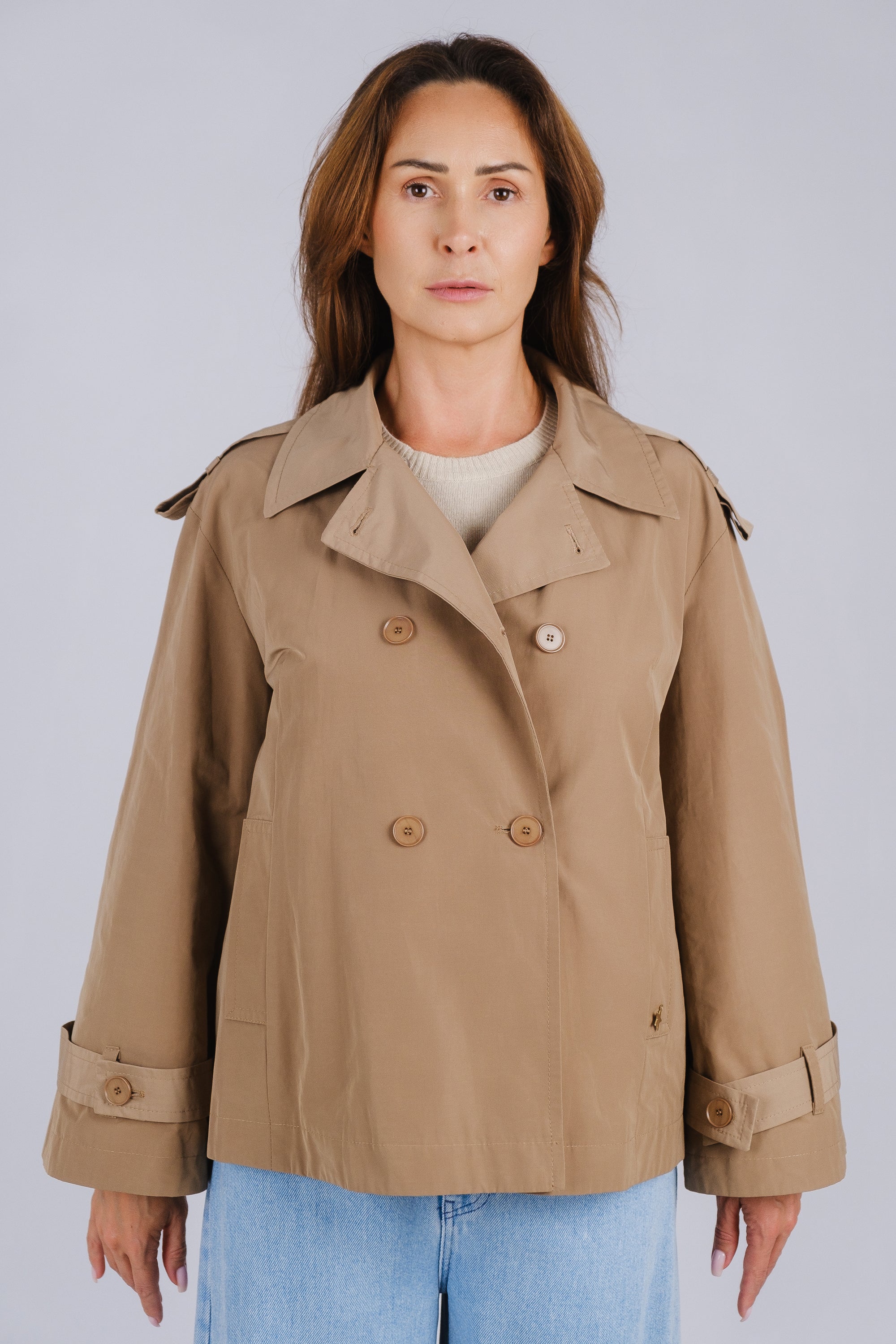 TRENCH CORTO