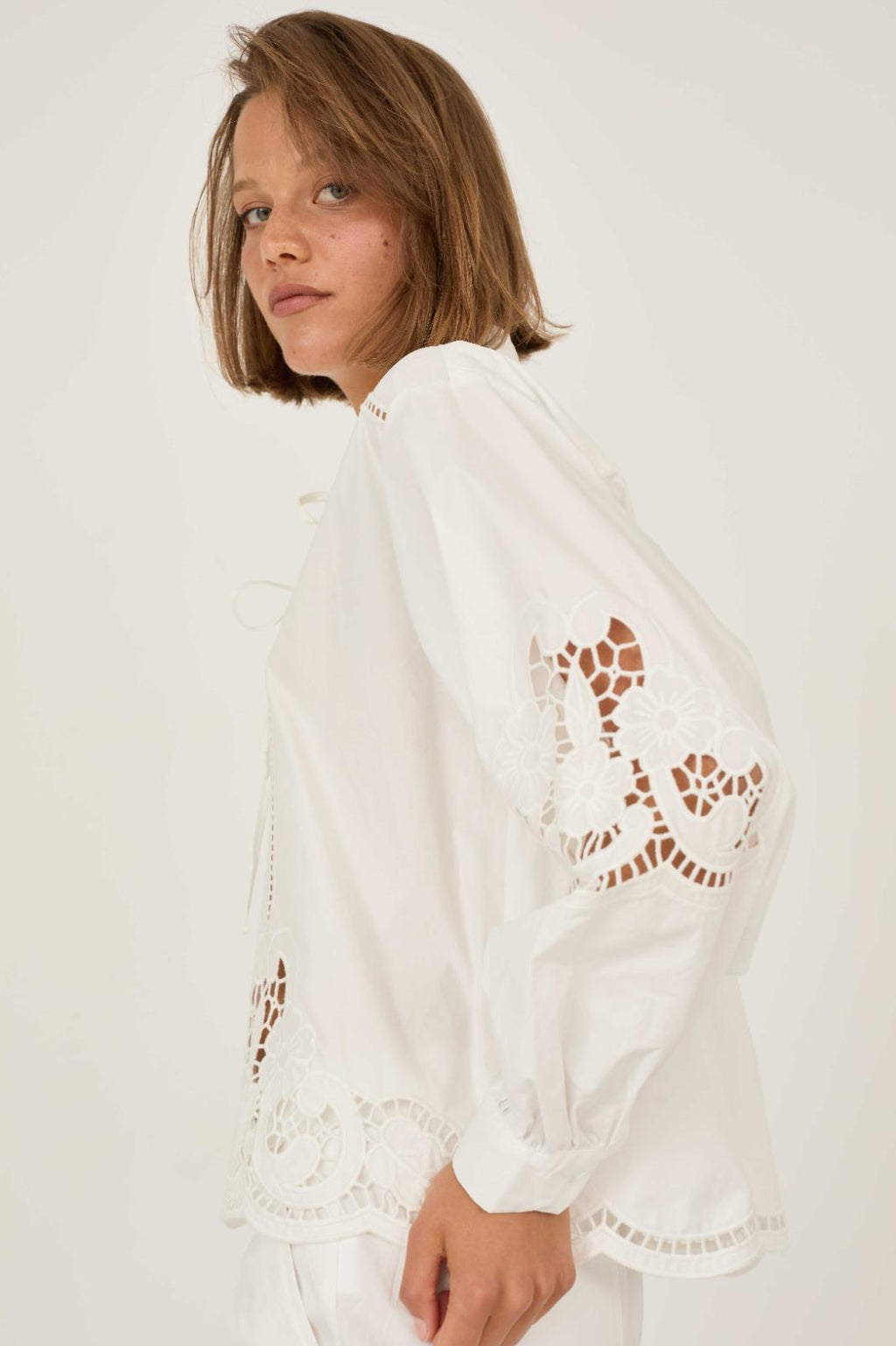 Camisa Blanca Bordada “Calista”