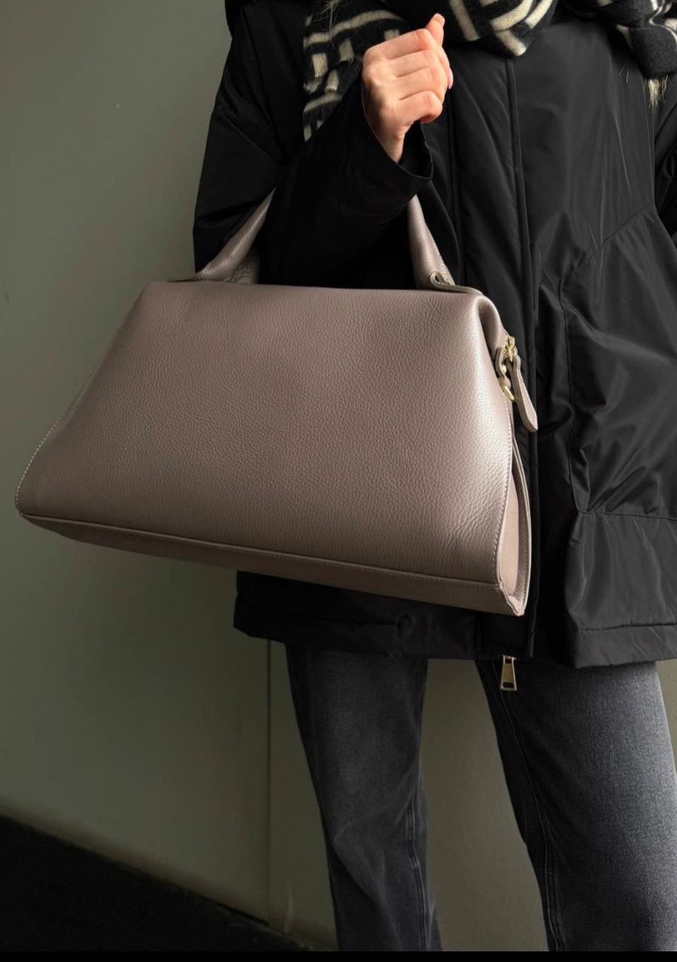 Bolso de cuero tipo saco (4)