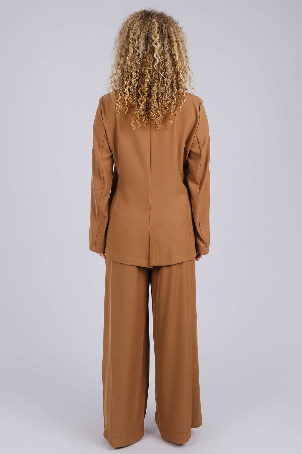 TRAJE DE PANTALÓN