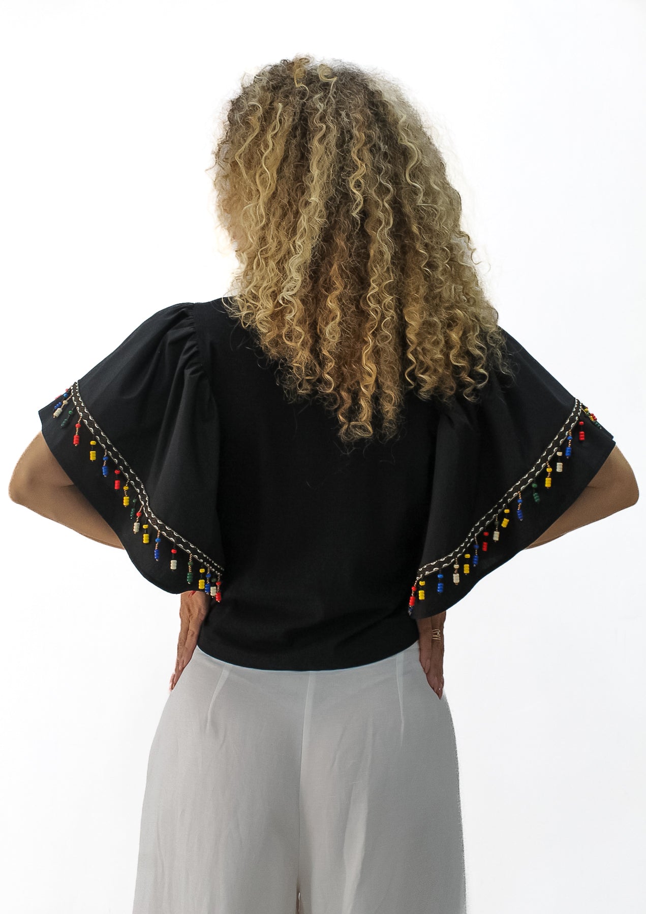 T-SHORT CON FLECOS