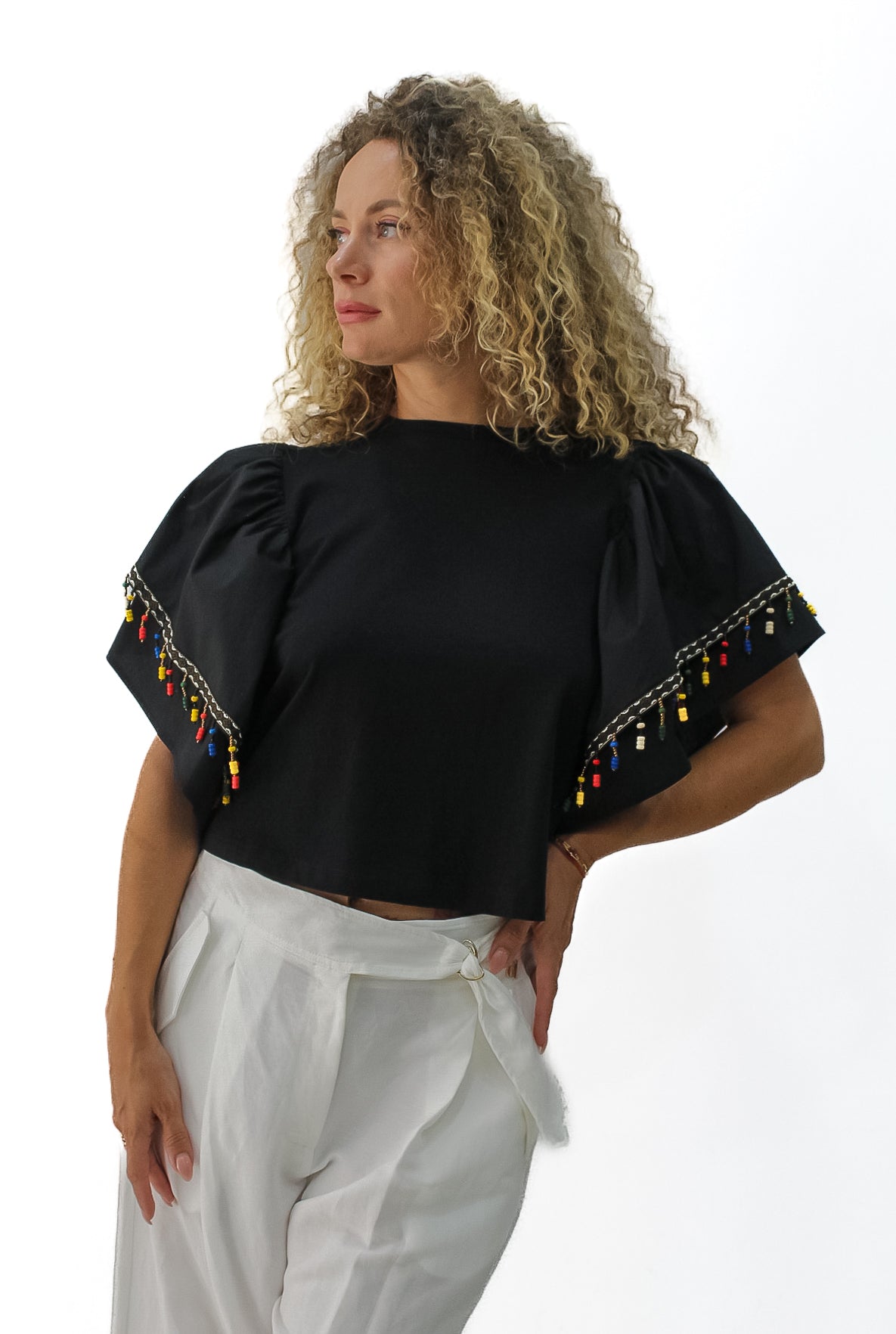 T-SHORT CON FLECOS