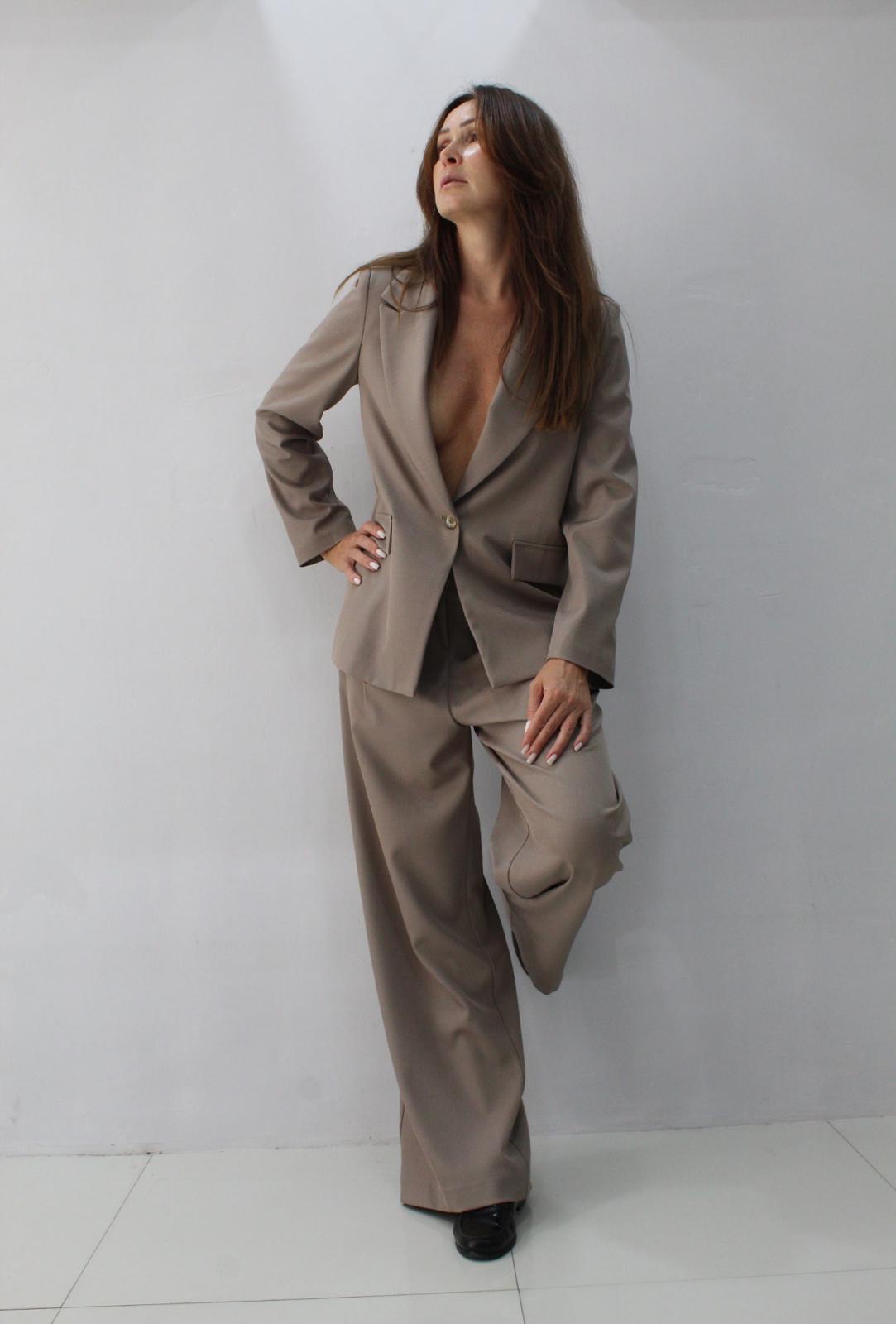 TRAJE DE PANTALÓN